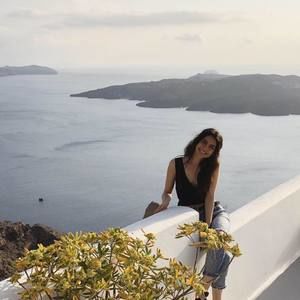 Meet your Posher, Dennise